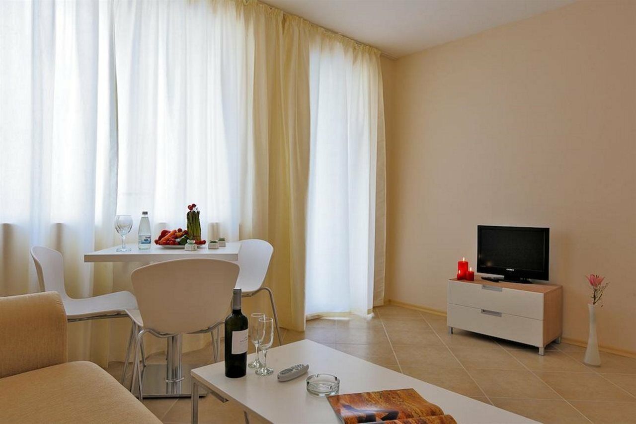 Emberli Aparthotel Lozenets Eksteriør bilde